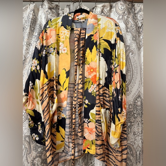 Spell | Intimates & Sleepwear | Spell Tyler Short Robe Sm | Poshmark